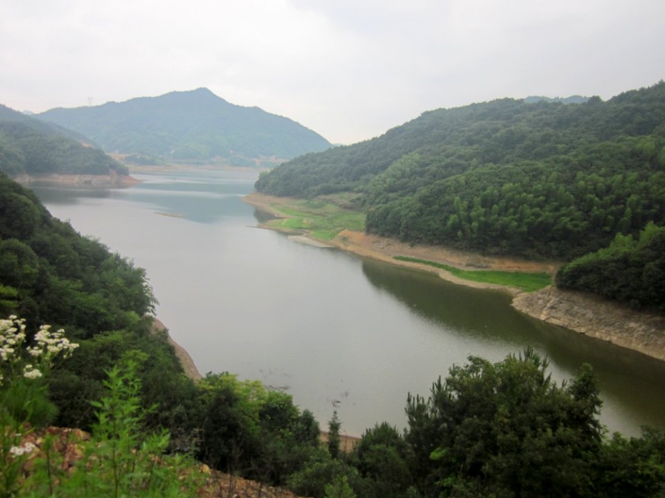 A_corner_of_Hedong_Reservoir,_Xiangxiang,_Hunan,_China6