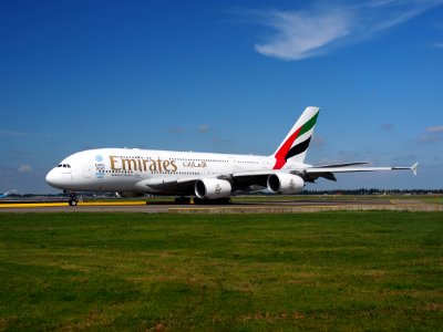 A6-EDP_Emirates_Airbus_A380-861_taxiing_at_Schiphol_(AMS_-_EHAM),_The_Netherlands,_18may2014,_pic-9