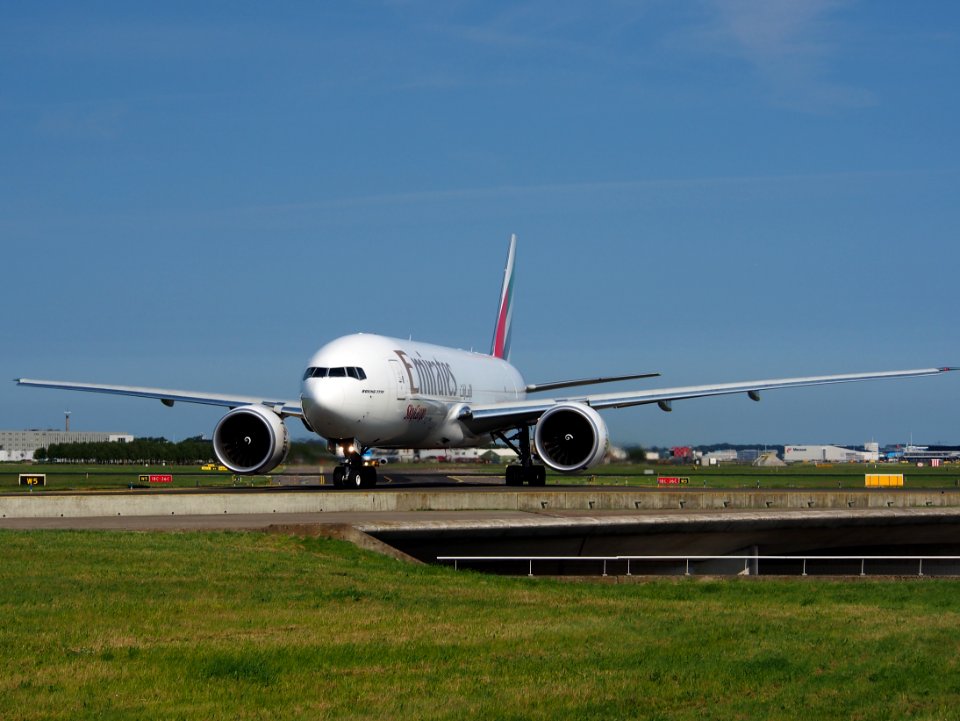 A6-EFH_Emirates_Boeing_777-F1H_-_cn_35608_pic2