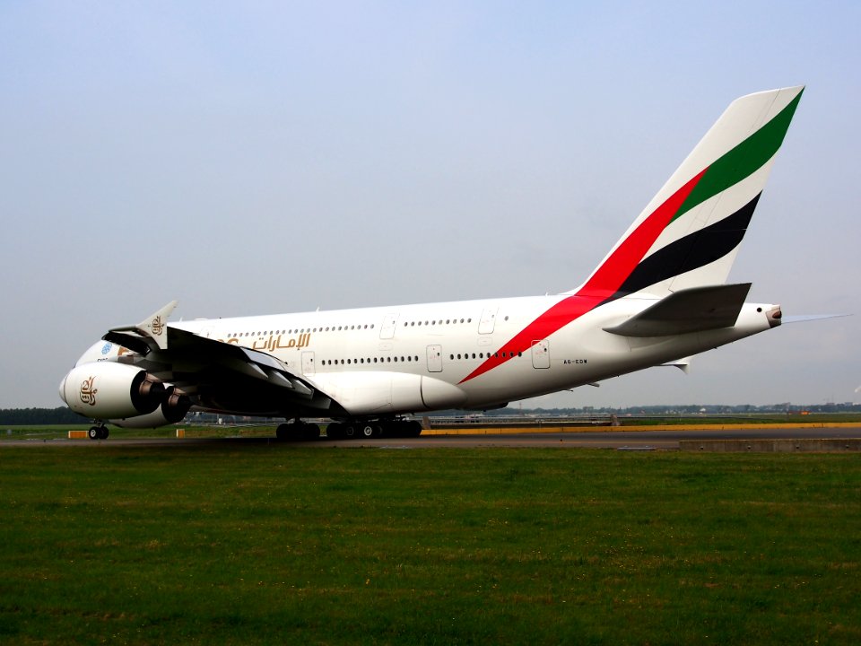 A6-EDW_Emirates_Airbus_A380-861_-_cn_103_taxiing_14july2013_pic-008