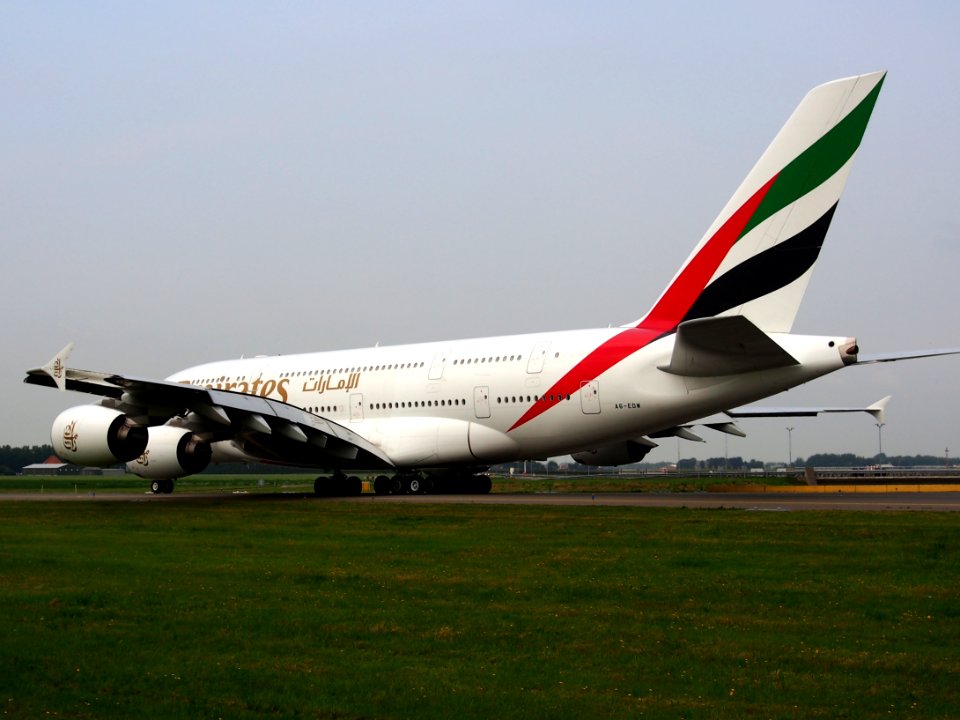 A6-EDW_Emirates_Airbus_A380-861_-_cn_103_taxiing_14july2013_pic-009
