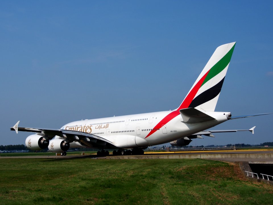 A6-EEC_Emirates_Airbus_A380-861_-_cn_110_at_Schiphol_(Amsterdam_Airport)_pic21