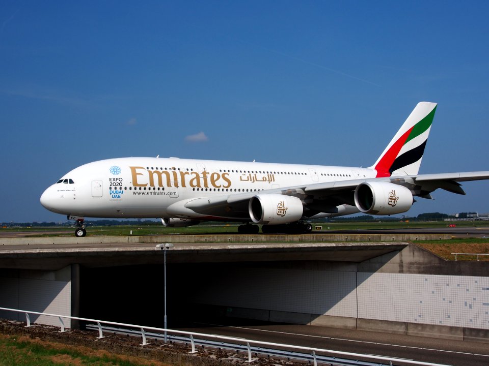 A6-EEC_Emirates_Airbus_A380-861_-_cn_110_at_Schiphol_(Amsterdam_Airport)_pic12