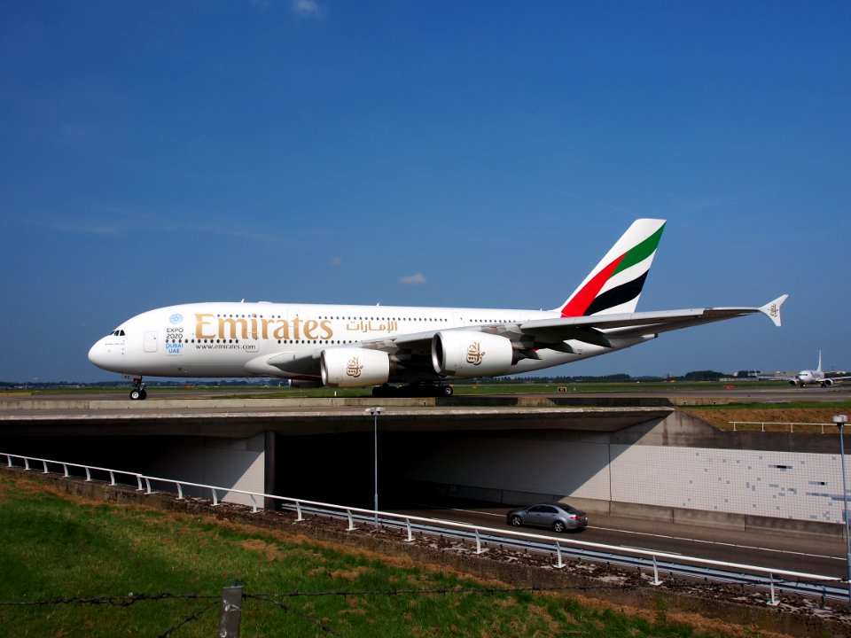 A6-EEC_Emirates_Airbus_A380-861_-_cn_110_at_Schiphol_(Amsterdam_Airport)_pic14