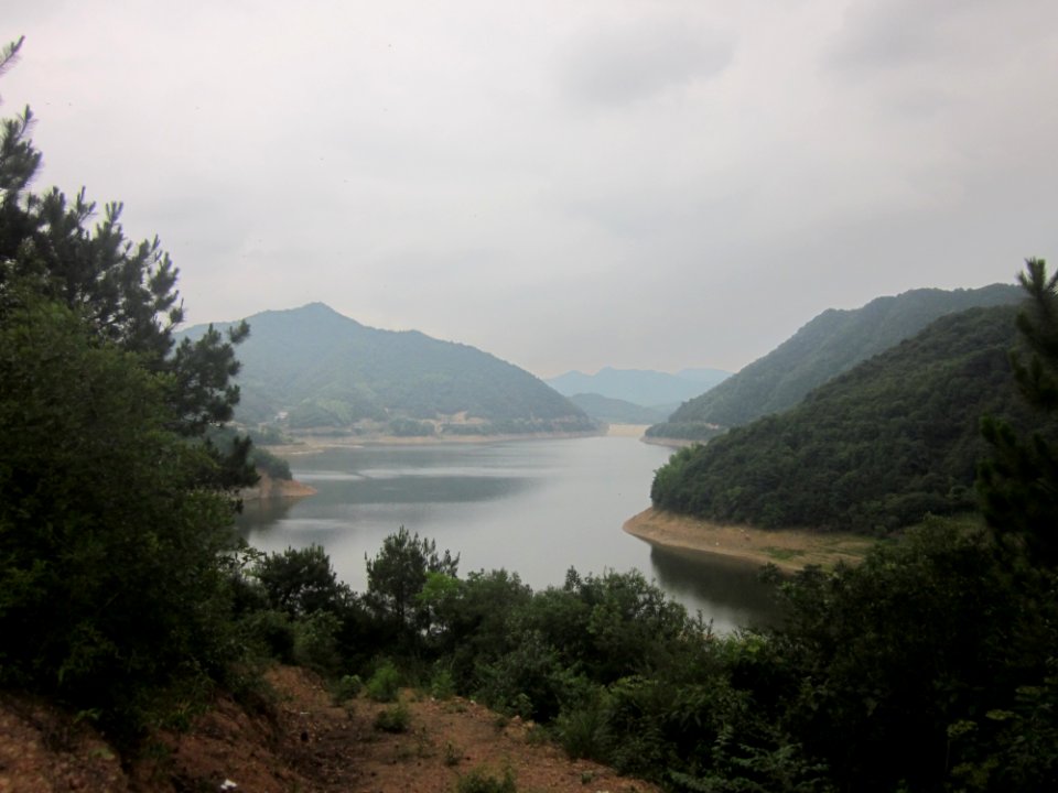 A_corner_of_Hedong_Reservoir,_Xiangxiang,_Hunan,_China8