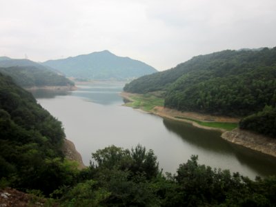 A_corner_of_Hedong_Reservoir,_Xiangxiang,_Hunan,_China7