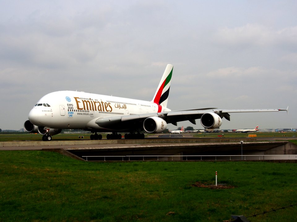 A6-EDW_Emirates_Airbus_A380-861_-_cn_103_taxiing_14july2013_pic-003