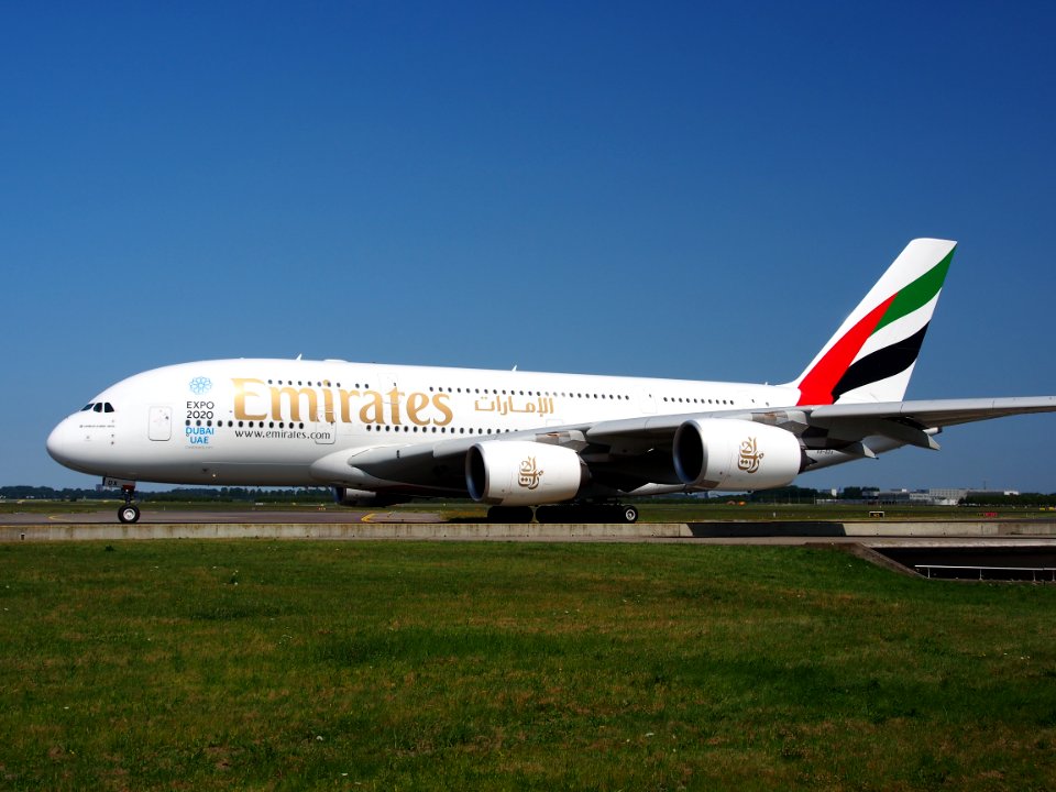 A6-EDX_Emirates_Airbus_A380-861_-_cn_105_taxiing_21july2013_pic-009