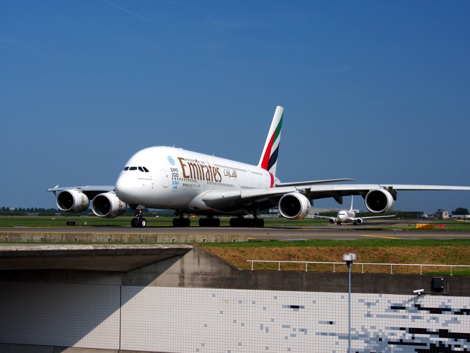 A6-EEC_Emirates_Airbus_A380-861_-_cn_110_at_Schiphol_(Amsterdam_Airport)_pic06