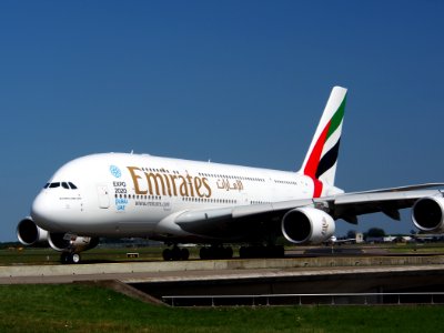 A6-EDX_Emirates_Airbus_A380-861_-_cn_105_taxiing_21july2013_pic-007