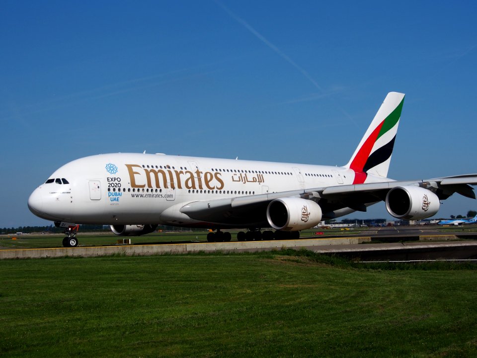 A6-EDI_Emirates_Airbus_A380-861_-_cn_028_at_Schiphol_(AMS_-_EHAM),_The_Netherlands,_16may2014,_pic-06
