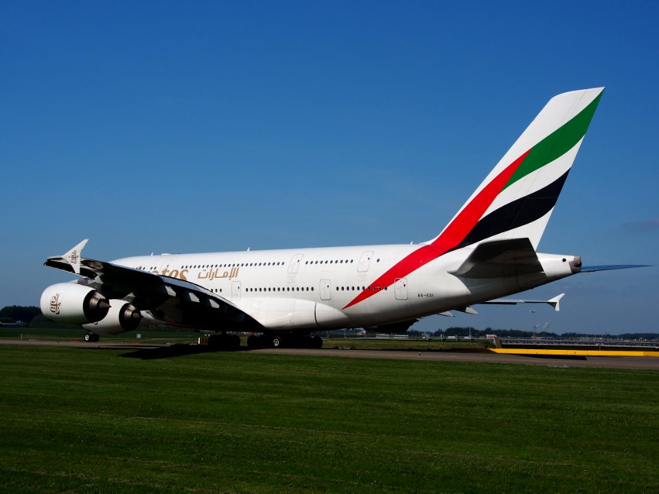 A6-EDI_Emirates_Airbus_A380-861_-_cn_028_at_Schiphol_(AMS_-_EHAM),_The_Netherlands,_16may2014,_pic-012