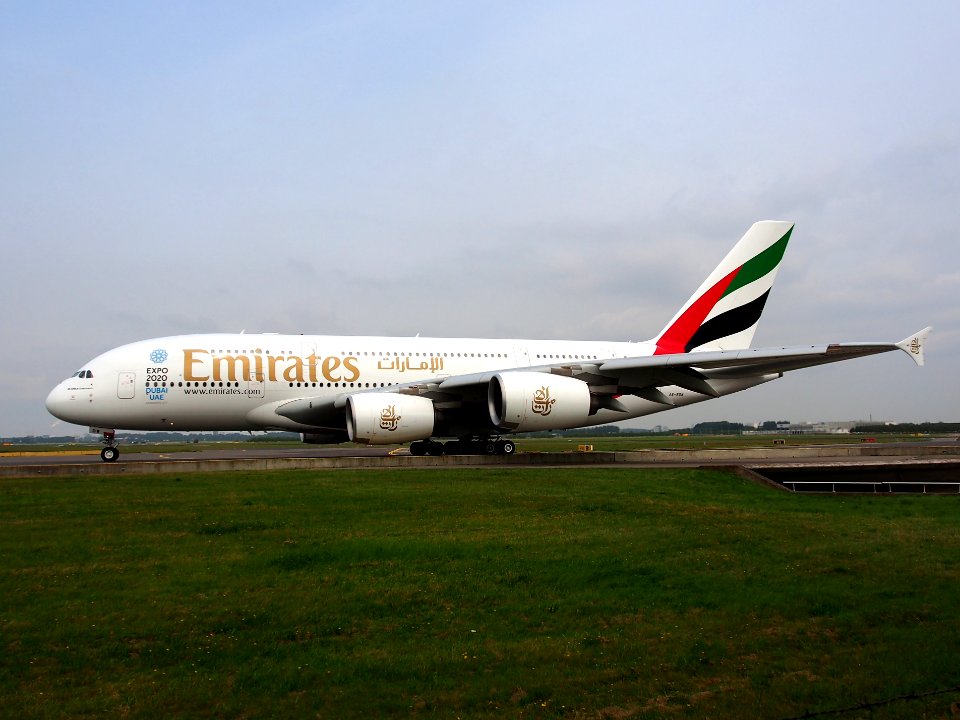 A6-EDW_Emirates_Airbus_A380-861_-_cn_103_taxiing_14july2013_pic-004