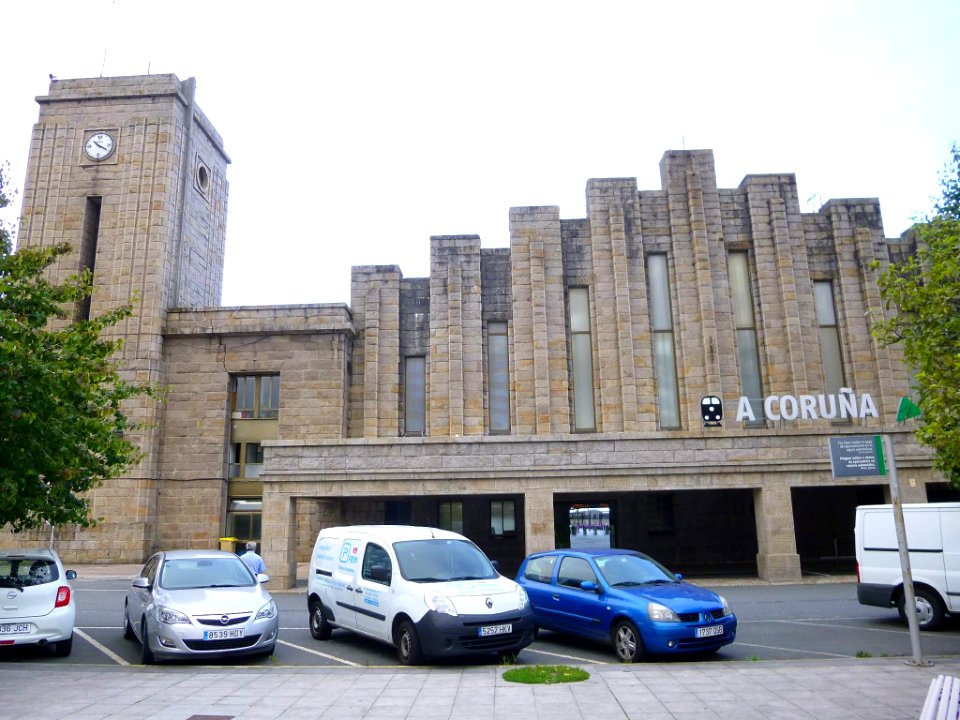 A_Coruña_-_Estación_de_San_Cristóbal_8