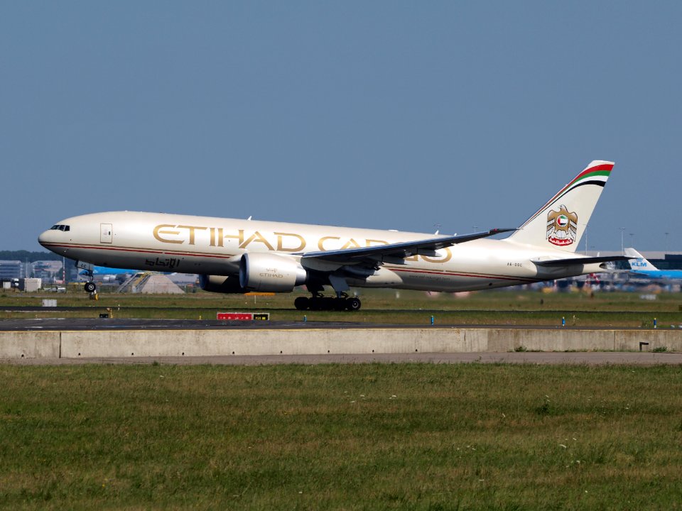 A6-DDC_Etihad_Airways_Boeing_777-FFX_-_cn_39691_take-off_21july2013_pic-001