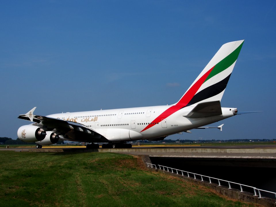 A6-EEC_Emirates_Airbus_A380-861_-_cn_110_at_Schiphol_(Amsterdam_Airport)_pic19
