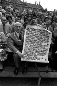 Aalsmeers_bloemencorso_in_teken_van_Amsterdam-700_Samkalden_met_stadsrechten_op,_Bestanddeelnr_928-1406