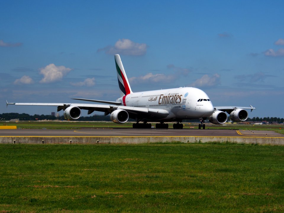 A6-EDP_Emirates_Airbus_A380-861_taxiing_at_Schiphol_(AMS_-_EHAM),_The_Netherlands,_18may2014,_pic-4