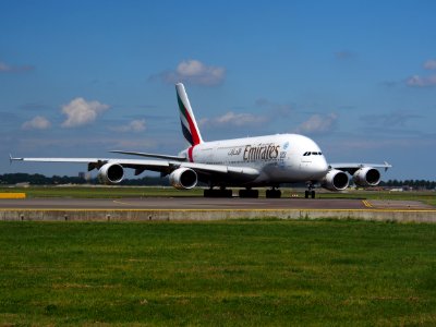 A6-EDP_Emirates_Airbus_A380-861_taxiing_at_Schiphol_(AMS_-_EHAM),_The_Netherlands,_18may2014,_pic-4