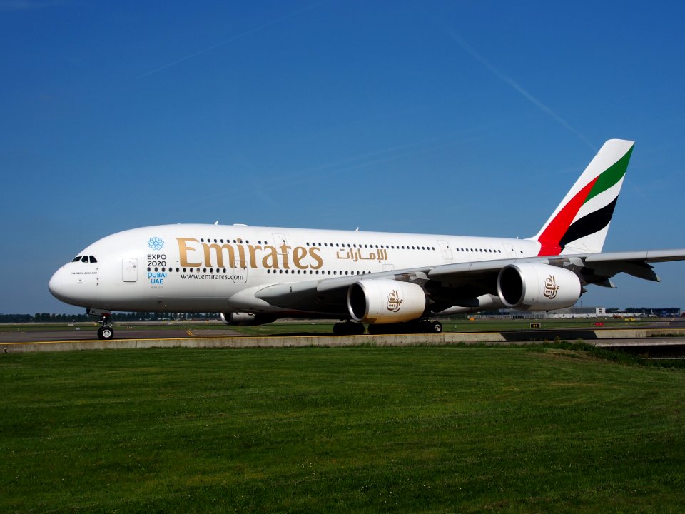 A6-EDI_Emirates_Airbus_A380-861_-_cn_028_at_Schiphol_(AMS_-_EHAM),_The_Netherlands,_16may2014,_pic-08