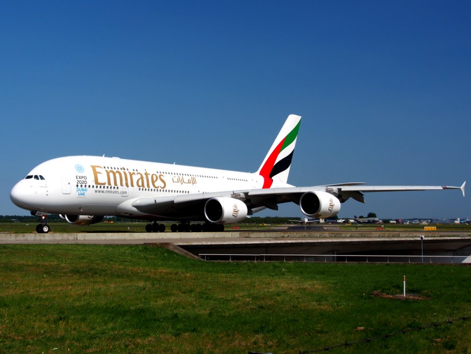 A6-EDX_Emirates_Airbus_A380-861_-_cn_105_taxiing_21july2013_pic-008
