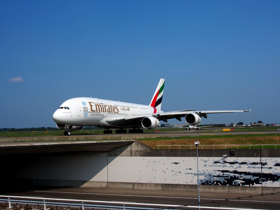 A6-EEC_Emirates_Airbus_A380-861_-_cn_110_at_Schiphol_(Amsterdam_Airport)_pic08