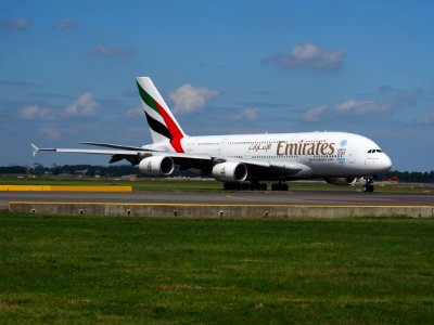 A6-EDP_Emirates_Airbus_A380-861_taxiing_at_Schiphol_(AMS_-_EHAM),_The_Netherlands,_18may2014,_pic-2