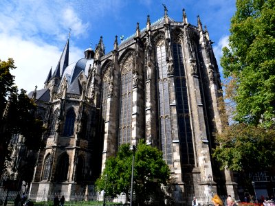 Aachen_Cathedral_in_sun_12