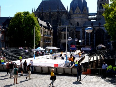 Aachen_Cathedral_in_sun_01