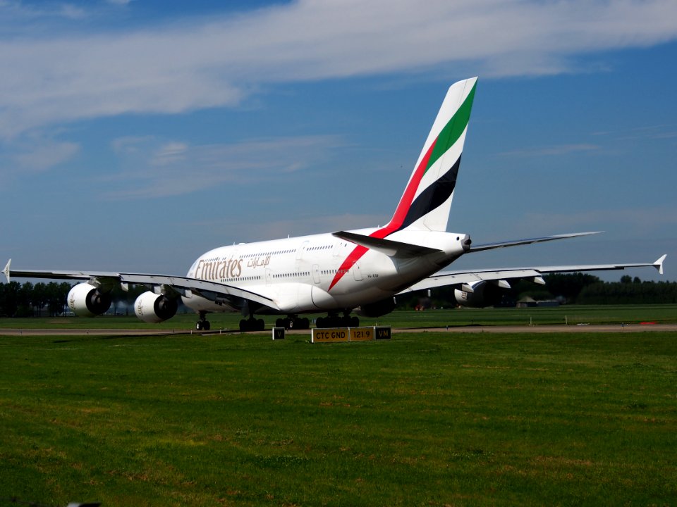 A6-EDP_Emirates_Airbus_A380-861_taxiing_at_Schiphol_(AMS_-_EHAM),_The_Netherlands,_18may2014,_pic14