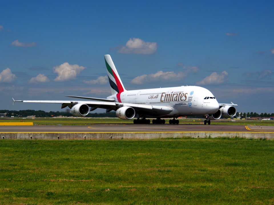 A6-EDP_Emirates_Airbus_A380-861_taxiing_at_Schiphol_(AMS_-_EHAM),_The_Netherlands,_18may2014,_pic-3