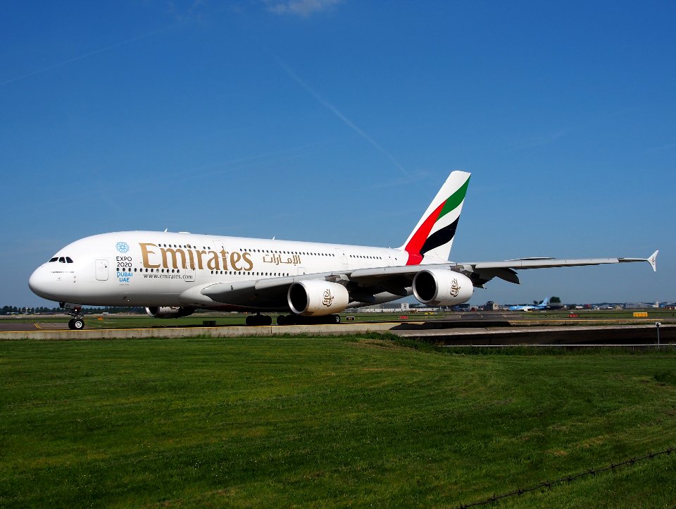 A6-EDI_Emirates_Airbus_A380-861_-_cn_028_at_Schiphol_(AMS_-_EHAM),_The_Netherlands,_16may2014,_pic-07