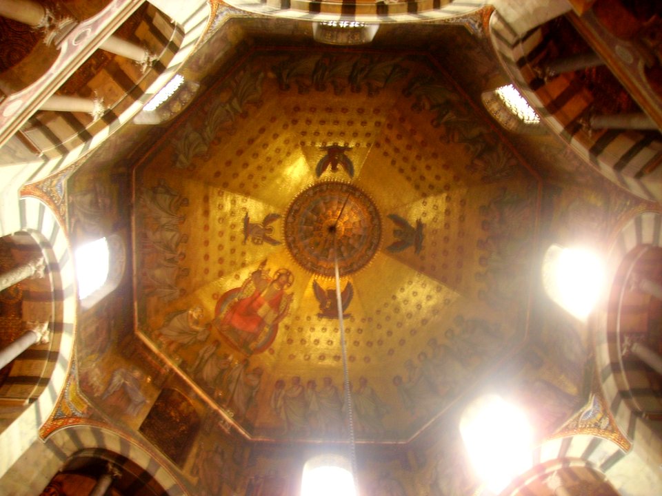 Aachen_Kaiserdom_Innen_Kuppel_2