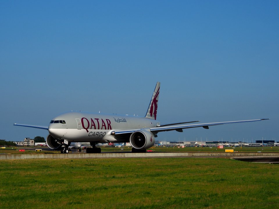 A7-BFE_Qatar_Airways_Cargo_Boeing_777-FDZ_-_cn_39644_taxiing_18july2013_pic-004