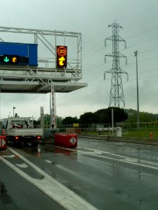 A64.E80_FRA_vue13_Gare_de_péage_de_lestelle,_télépéage_30km.h