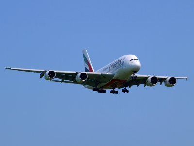 A6-EDI_Emirates_Airbus_A380-861_-_cn_028_pic2
