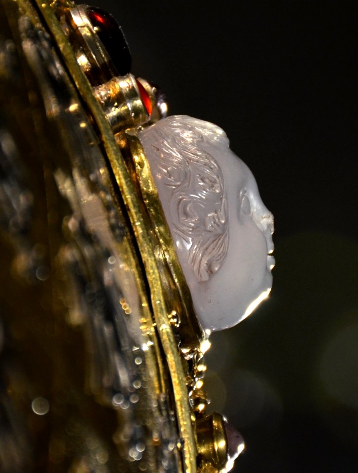 Aachen_Domschatz_Karlsbüste_Chalcedony_24092016