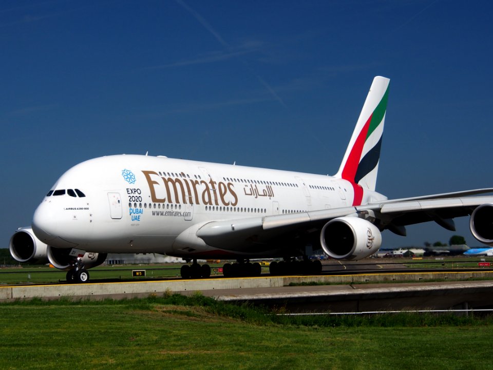 A6-EDI_Emirates_Airbus_A380-861_-_cn_028_at_Schiphol_(AMS_-_EHAM),_The_Netherlands,_16may2014,_pic-05