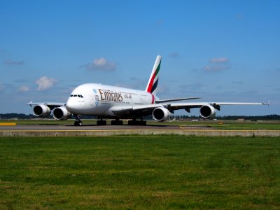 A6-EDP_Emirates_Airbus_A380-861_taxiing_at_Schiphol_(AMS_-_EHAM),_The_Netherlands,_18may2014,_pic-6