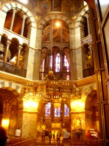 Aachen_Kaiserdom_Innen_2