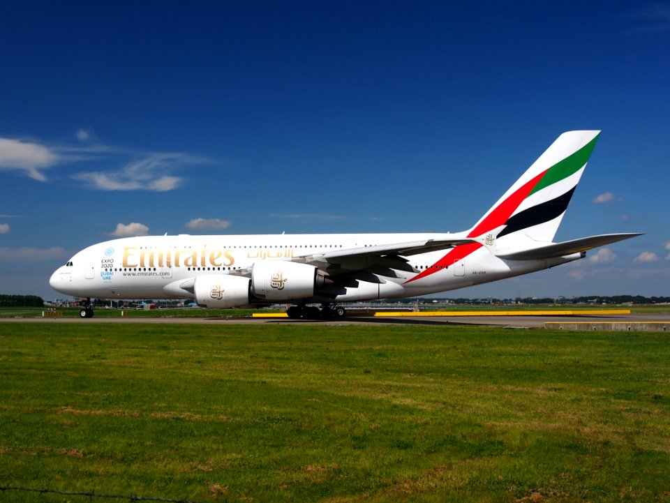 A6-EDP_Emirates_Airbus_A380-861_taxiing_at_Schiphol_(AMS_-_EHAM),_The_Netherlands,_18may2014,_pic12