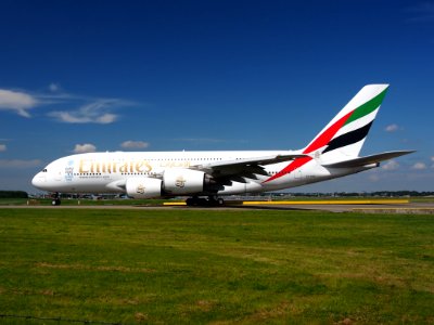 A6-EDP_Emirates_Airbus_A380-861_taxiing_at_Schiphol_(AMS_-_EHAM),_The_Netherlands,_18may2014,_pic12