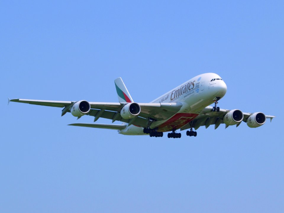 A6-EDI_Emirates_Airbus_A380-861_-_cn_028_pic3