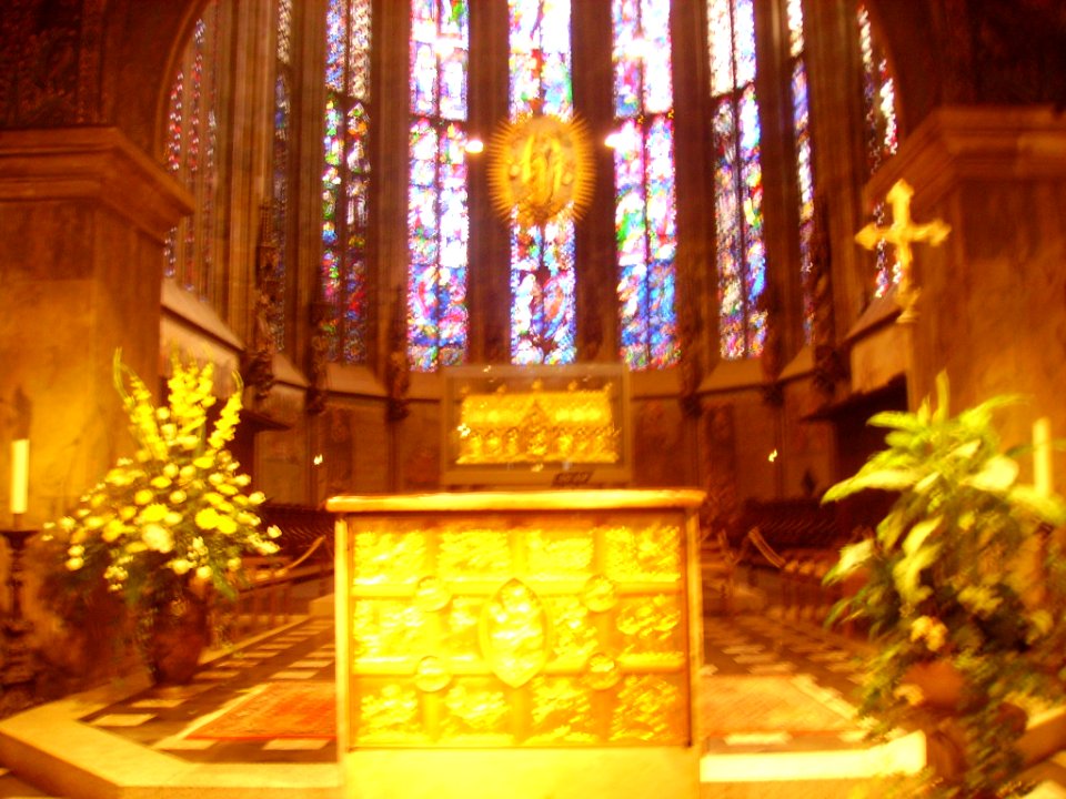 Aachen_Kaiserdom_Innen_Heiligenschrein