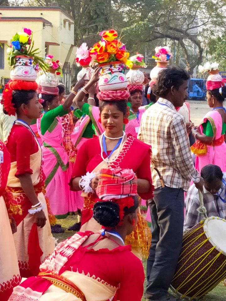 Aadivasi_(Tribal_People_of_West_Bengal)_Dance_performers_2