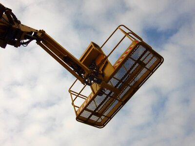 Machine hydraulic metal