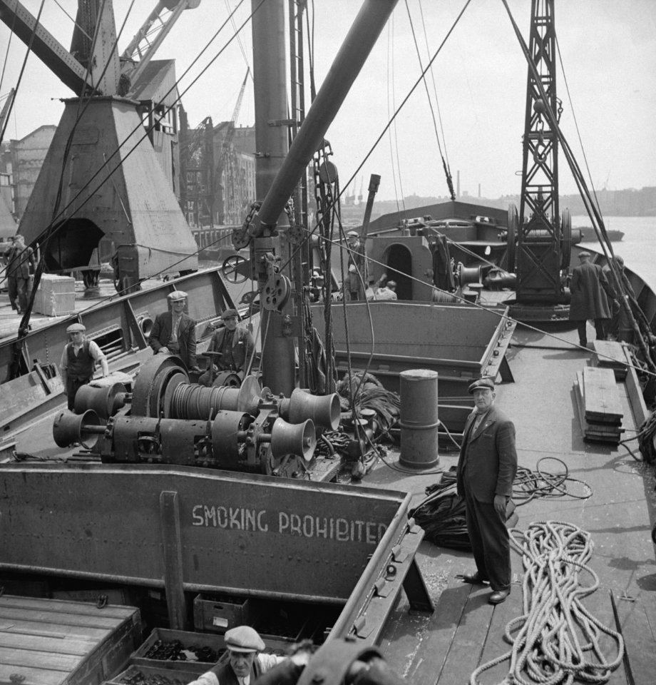 Aan_boord_van_een_Nederlandse_kustvaarder,_Bestanddeelnr_935-2814