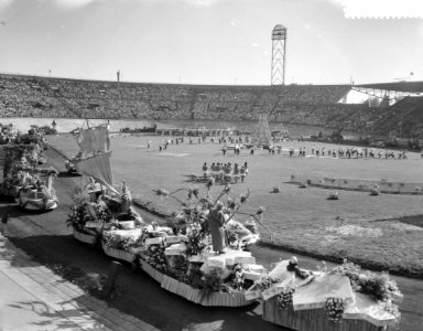 Aalsmeer_bloemencorso_en_stadionspel_Maskerade,_Bestanddeelnr_910-6538