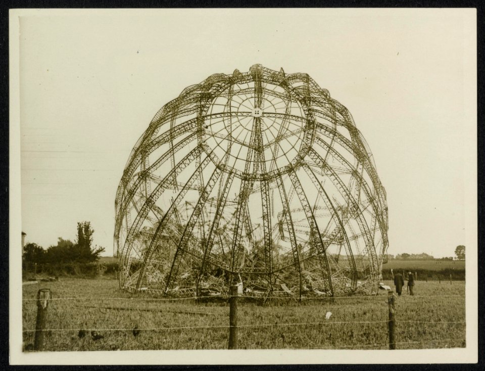 A_view_of_the_bow_of_the_airship,_Bestanddeelnr_158-1401