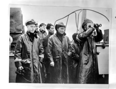 Aan_boord_van_een_Nederlandse_kruiser_in_het_zuidwesten_van_de_Stille_Oceaan._Ee,_Bestanddeelnr_935-0215